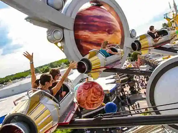 astro orbiter atraccion magic kingdom orlando