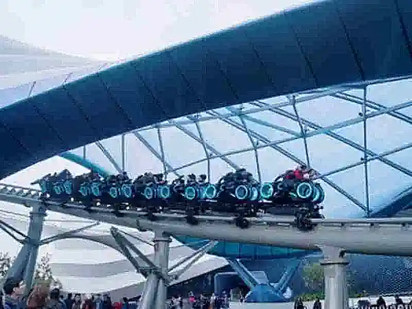 tron lightcycle run atraccion magic kingdom orlando