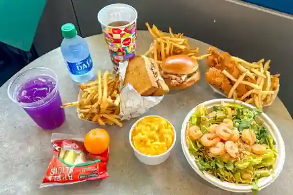 platos del cosmic ray's starlight cafe incuido en el Plan de comidas Diseny World